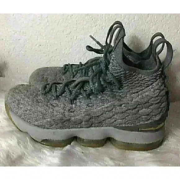 Nike Lebron 15 XV Wolf Gray Gold Size 7Y/ 8 Women 897648 -005 2017 Sneakers - Picture 1 of 9